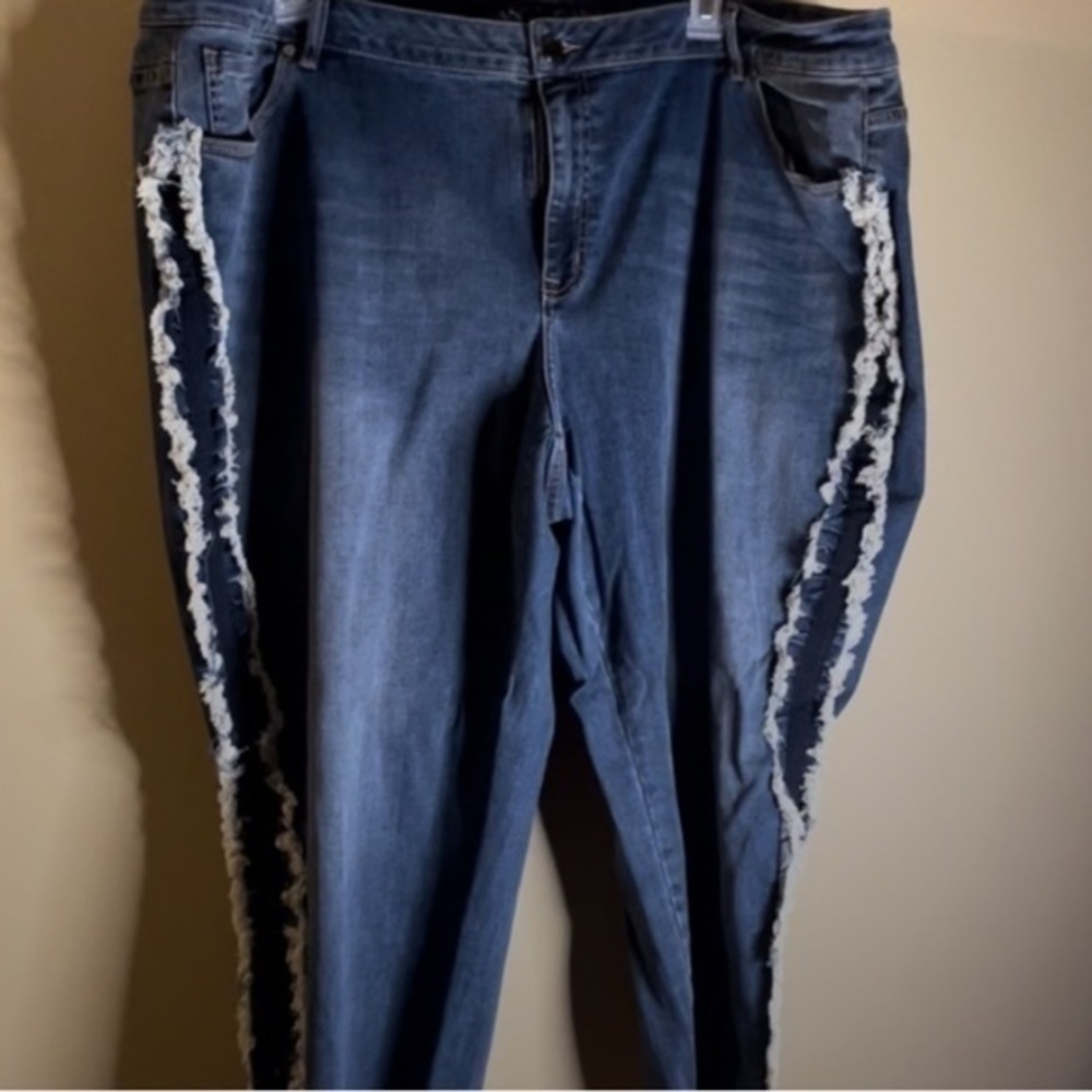 Lane Bryant Women Plus Frayed Side Denim Girlfriend Crop with Ram Hem Size 28
